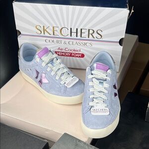 Ladies size 5 sketcher memory foam sneakers, lavender color new in the box